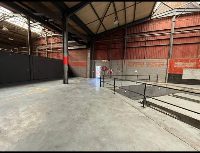 703M² WAREHOUSE TO LET IN CHLOORKOP